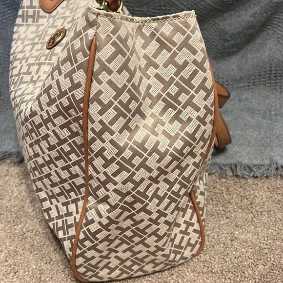 Tommy Hilfiger Tote Bag - Picture 3 of 9